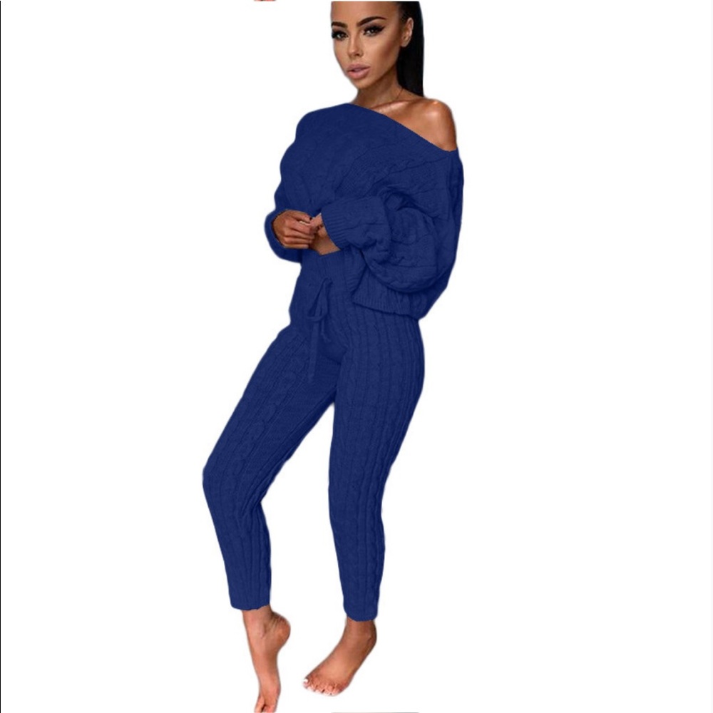 2 piece cable knit set in navy